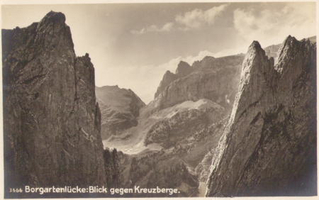 Blick aus der Bogartenlücke gegen die Kreuzberge um das Jahr 1910. Unbekannter Fotograf. Nr. 3666