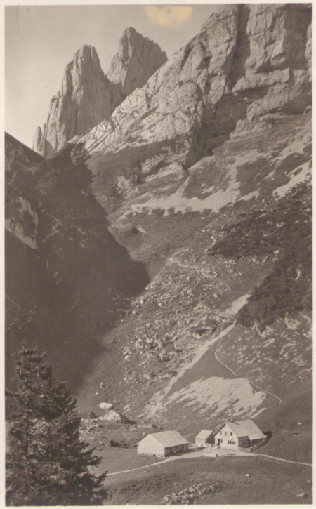 Bollenwees mit dem ersten und zweiten Kreuzberg um das Jahr 1920. Fotograf: Jean Gaberell (1887-1949), Nr. 5147