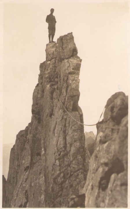 Auf dem Grat des ersten Kreuzberges um das Jahr 1920. Fotograf: Jean Gaberell (1887-1949), Thalwil, Nr. 5160