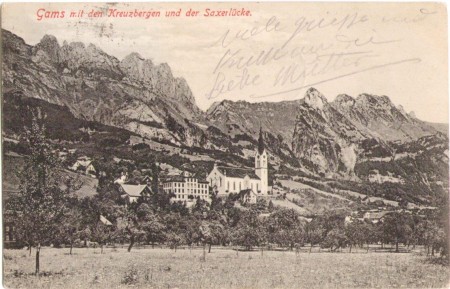 Gams mit den Kreuzbergen und der Saxer Lücke um 1900. Aufnahme und Verlag von Christian Tischhauser, Buchs, Nr. 928