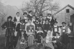 Gruppenbild-Theater-aussen